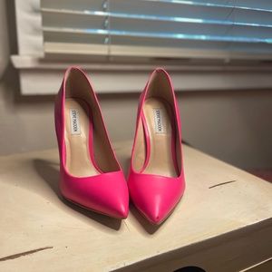 Like new steve maddens hot pink heels size 9.5